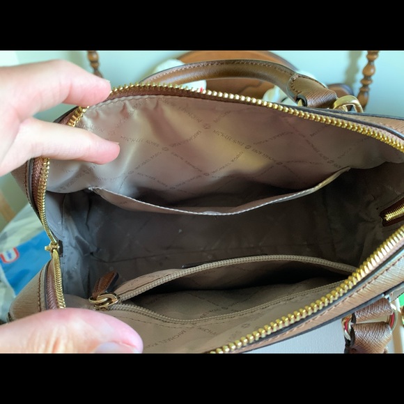 Michael Kors purse. Excellent condition. - Picture 3 of 3